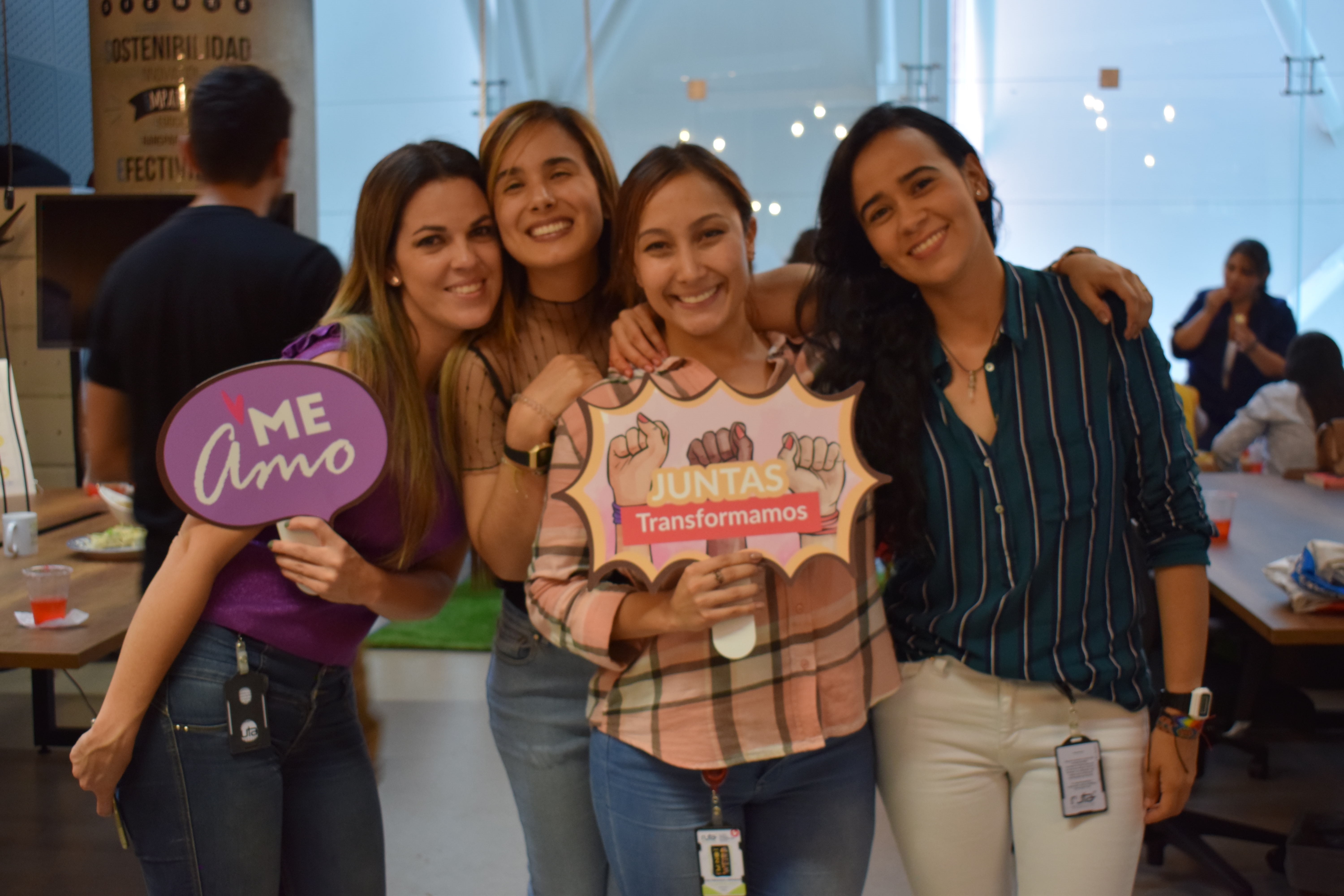 Like U, el servicio premium de call center atendido por mujeres